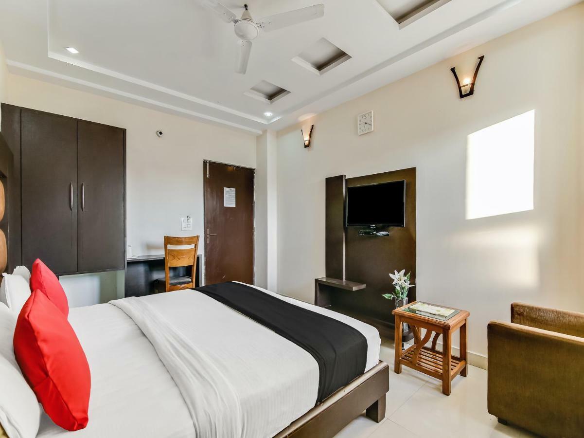 Capital O 32619 Hotel Sugar Palm Gwalijar Zewnętrze zdjęcie